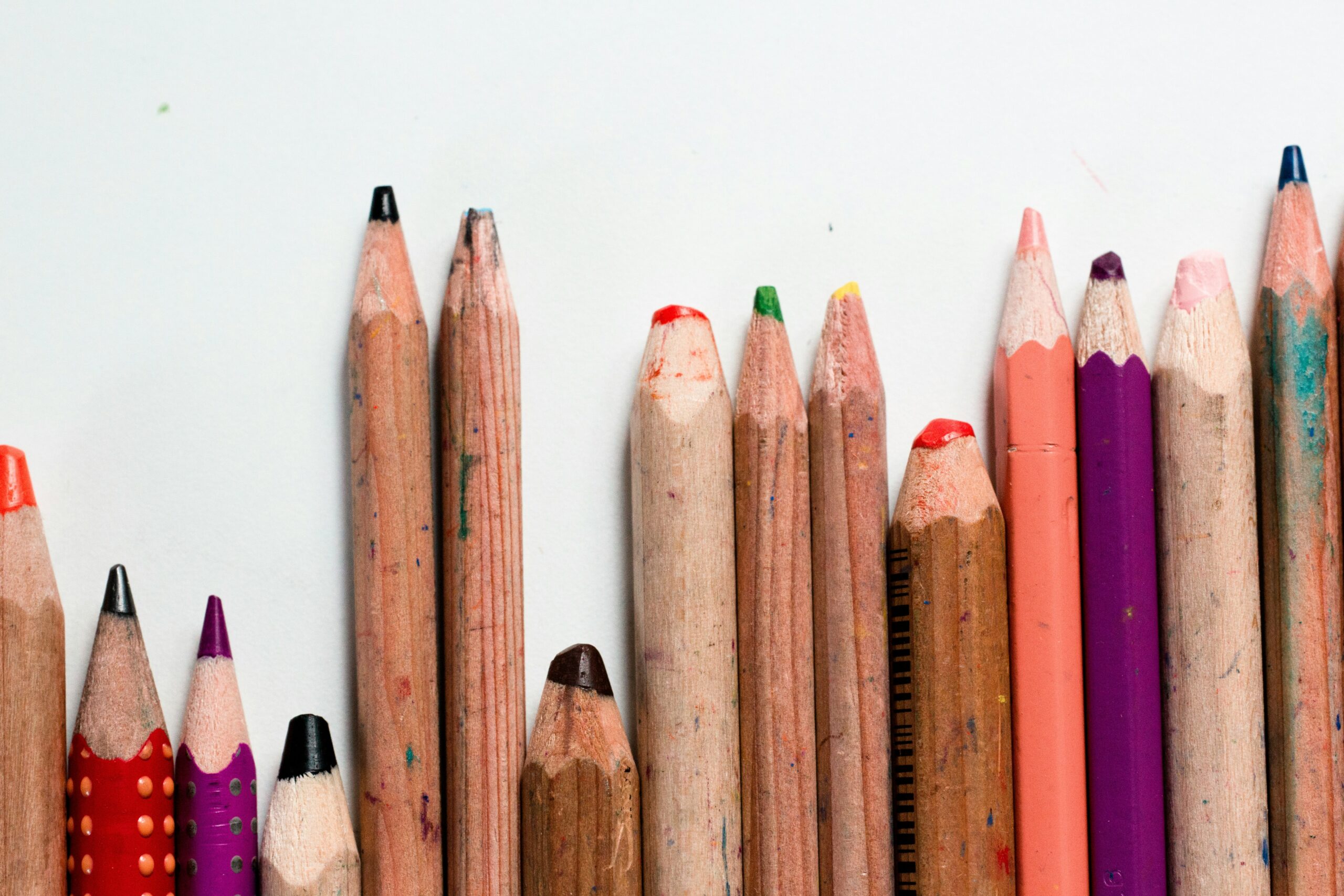 markus-spiske-yt5e_nZ7CZ8-unsplash | mindboost. Colourful sharpened coloured pencils on a white background, symbolising creativity, education, and learning. Perfect for educational content related to developing cognitive skills and student creativity.